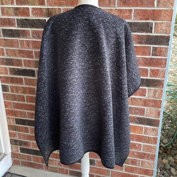 IKE BEHAR Reversible Fleece Wrap Poncho - Picture 6 of 9